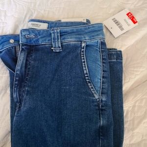Brand new jeans size 27
